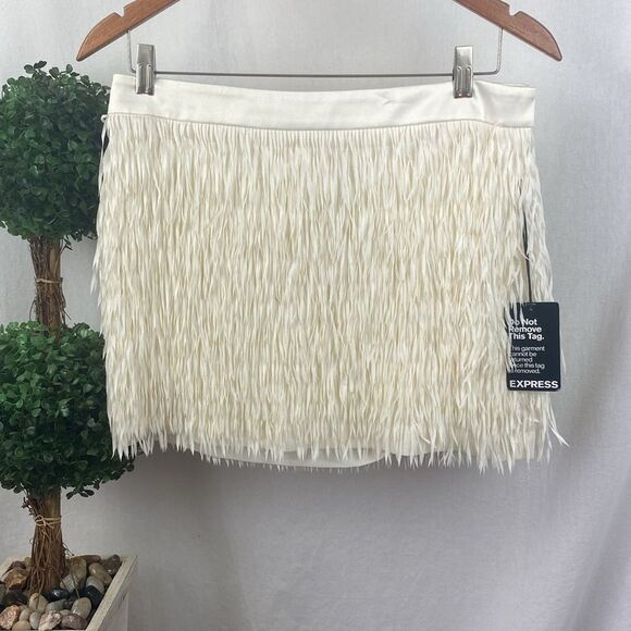 Express White Fringe Mini Skirt NEW 6 - Picture 2 of 5